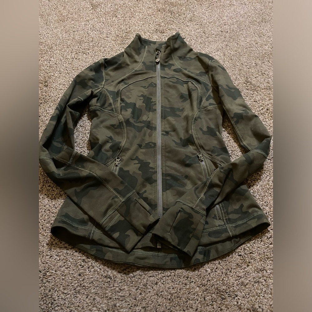 Lululemon camo Forme Jacket *cuffins